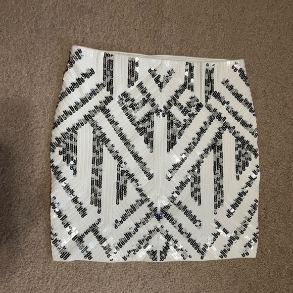 Express White Geometrical style sequin mini Skirt Size Small - Picture 3 of 7